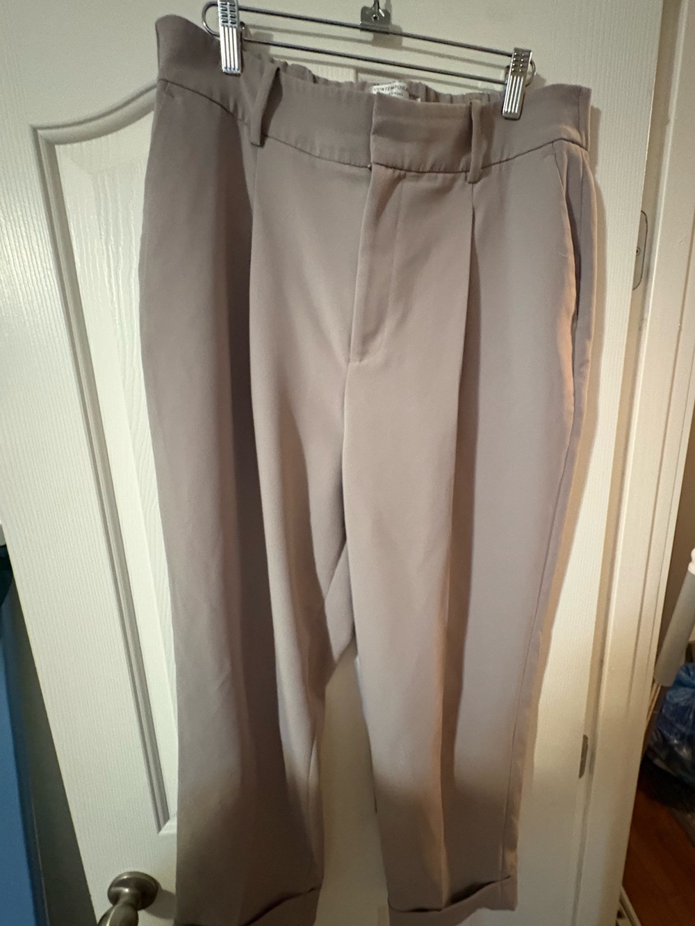 Simons Cropped Straight-Leg Pants in Light Taupe